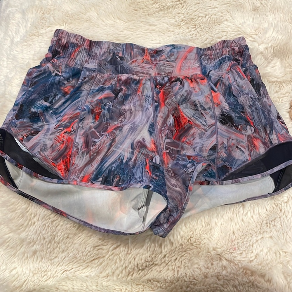 Lululemon hotty hot high rise shorts 2.5” inseam size 10